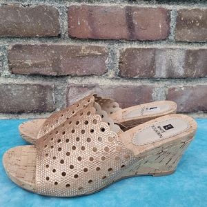 White Mountain Perforated Rhinestone Atlie Round Toe Wedges Sandals Sz 8